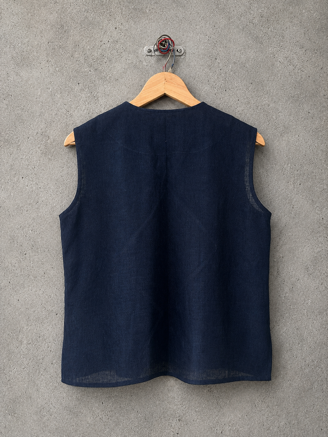 Navy Blue No-sleeve Burrito wrap linen shirt